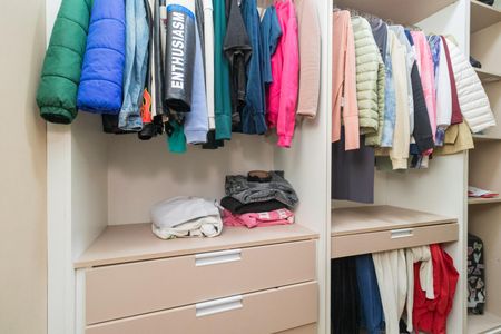 Casa para alugar com 250m², 4 quartos e 3 vagas Casa para alugar com 250m², 4 quartos e 3 vagasCloset Quarto 1