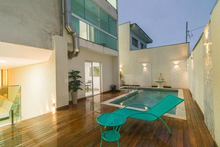Casa para alugar com 250m², 4 quartos e 3 vagas Casa para alugar com 250m², 4 quartos e 3 vagasPiscina