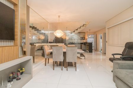 Casa para alugar com 250m², 4 quartos e 3 vagas Casa para alugar com 250m², 4 quartos e 3 vagasSala