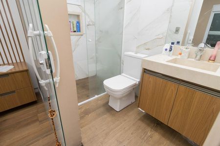 Casa para alugar com 250m², 4 quartos e 3 vagas Casa para alugar com 250m², 4 quartos e 3 vagasBanheiro da Suíte 1