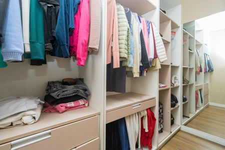 Casa para alugar com 250m², 4 quartos e 3 vagas Casa para alugar com 250m², 4 quartos e 3 vagasCloset Quarto 1