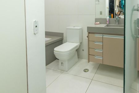 Casa para alugar com 250m², 4 quartos e 3 vagas Casa para alugar com 250m², 4 quartos e 3 vagasBanheiro da Suíte 2