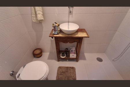 Apartamento à venda com 68m², 2 quartos e 1 vaga Apartamento à venda com 68m², 2 quartos e 1 vagaBanheiro Social