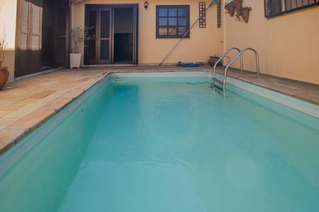 Piscina de casa à venda com 3 quartos, 220m² em Guarujá, Porto Alegre