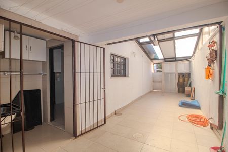 Garagem de casa à venda com 3 quartos, 220m² em Guarujá, Porto Alegre