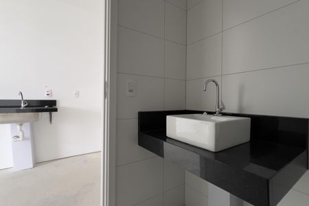 Banheiro de apartamento à venda com 1 quarto, 28m² em Centro, Guarulhos