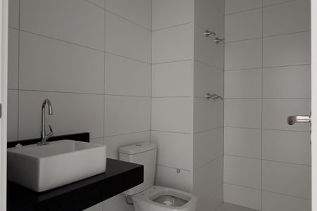 Banheiro de apartamento à venda com 1 quarto, 28m² em Centro, Guarulhos