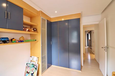 Apartamento à venda com 164m², 4 quartos e 3 vagasQuarto 2