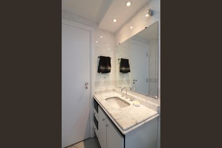 Apartamento à venda com 164m², 4 quartos e 3 vagasBanheiro Social