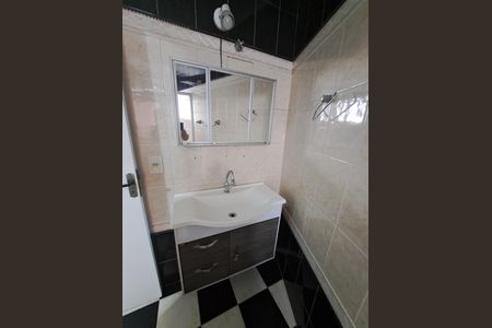 Casa à venda com 103m², 2 quartos e 2 vagas Casa à venda com 103m², 2 quartos e 2 vagasBanheiro