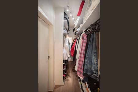 Casa para alugar com 150m², 3 quartos e 2 vagasSuíte 1 - Closet
