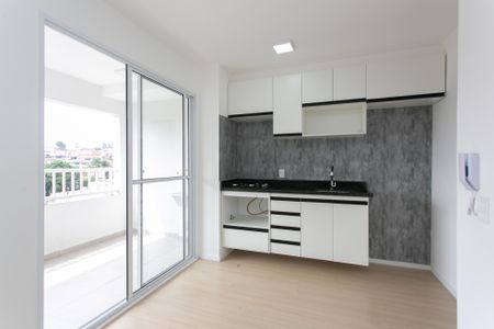 Sala / Cozinha  de apartamento para alugar com 2 quartos, 38m² em Vila Santana, São Paulo