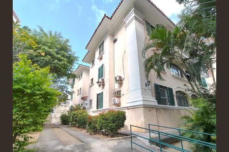 Apartamento à venda com 84m², 2 quartos e 1 vaga Apartamento à venda com 84m², 2 quartos e 1 vagaFachada e portaria