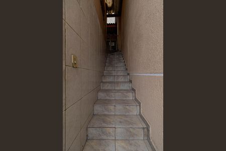 Casa à venda com 250m², 5 quartos e 6 vagas Casa à venda com 250m², 5 quartos e 6 vagasEscada