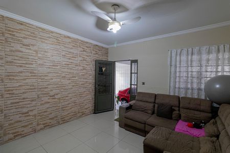 Casa à venda com 250m², 5 quartos e 6 vagas Casa à venda com 250m², 5 quartos e 6 vagasSala
