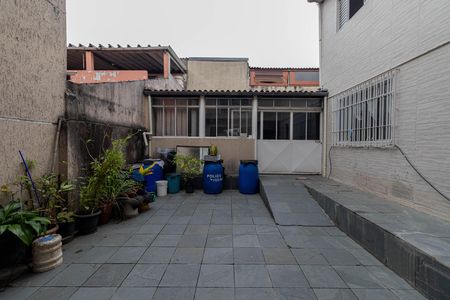 Casa à venda com 250m², 5 quartos e 6 vagas Casa à venda com 250m², 5 quartos e 6 vagasQuintal