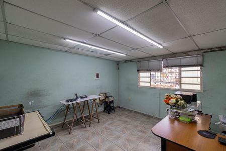 Casa à venda com 250m², 5 quartos e 6 vagas Casa à venda com 250m², 5 quartos e 6 vagasQuarto Externo 2