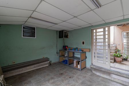 Casa à venda com 250m², 5 quartos e 6 vagas Casa à venda com 250m², 5 quartos e 6 vagasQuarto Externo 1Quarto Externo