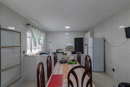 Casa à venda com 250m², 5 quartos e 6 vagas Casa à venda com 250m², 5 quartos e 6 vagasCozinha