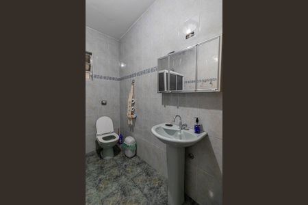 Casa à venda com 250m², 5 quartos e 6 vagas Casa à venda com 250m², 5 quartos e 6 vagasBanheiro 1