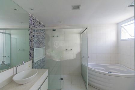 Apartamento à venda com 233m², 3 quartos e 4 vagas
