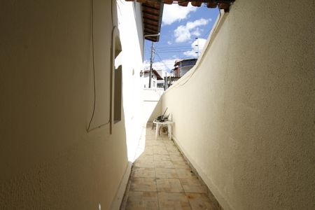 Casa à venda com 220m², 4 quartos e 2 vagasCorredor