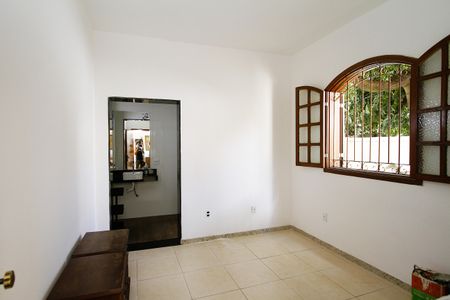 Casa à venda com 220m², 4 quartos e 2 vagasQuarto 1 - Suíte