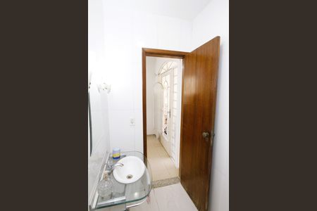 Casa à venda com 220m², 4 quartos e 2 vagasLavabo