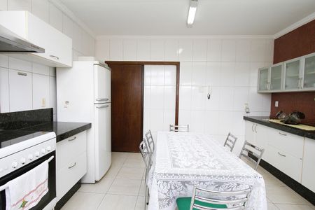 Casa à venda com 220m², 4 quartos e 2 vagasCozinha