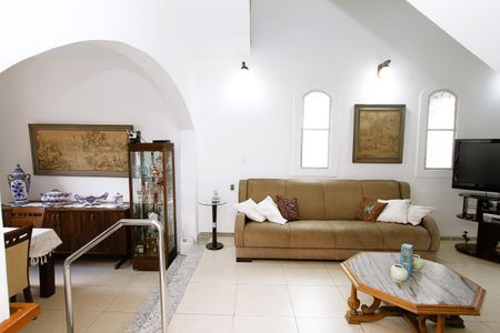 Casa à venda com 220m², 4 quartos e 2 vagasSala