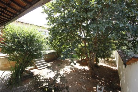 Casa à venda com 220m², 4 quartos e 2 vagasQuintal