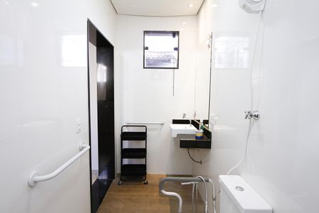 Casa à venda com 220m², 4 quartos e 2 vagasBanheiro da Suíte 1