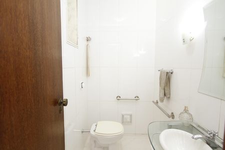 Casa à venda com 220m², 4 quartos e 2 vagasLavabo