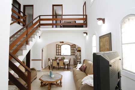 Casa à venda com 220m², 4 quartos e 2 vagasSala