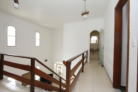 Casa à venda com 220m², 4 quartos e 2 vagassegundo andar