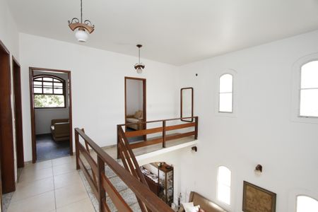 Casa à venda com 220m², 4 quartos e 2 vagasCorredor