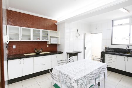 Casa à venda com 220m², 4 quartos e 2 vagasCozinha