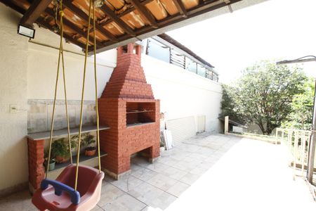 Casa à venda com 220m², 4 quartos e 2 vagasChurrasqueira