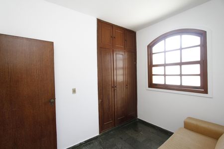 Casa à venda com 220m², 4 quartos e 2 vagasQuarto 2