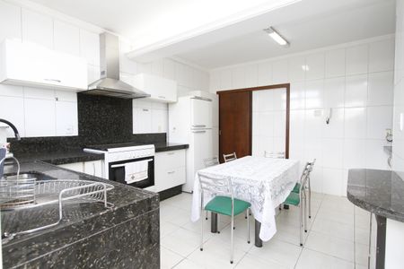Casa à venda com 220m², 4 quartos e 2 vagasCozinha