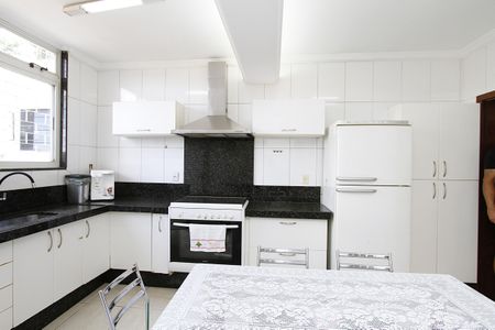 Casa à venda com 220m², 4 quartos e 2 vagasCozinha