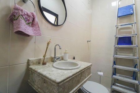 Casa à venda com 270m², 3 quartos e 4 vagas Casa à venda com 270m², 3 quartos e 4 vagasBanheiro de Serviço