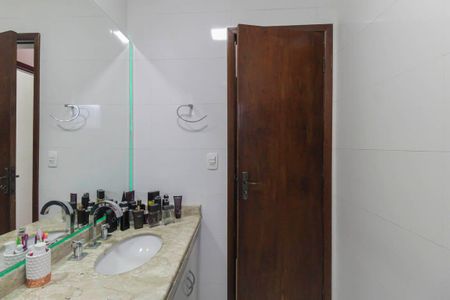 Casa à venda com 270m², 3 quartos e 4 vagas Casa à venda com 270m², 3 quartos e 4 vagasBanheiro da Suíte