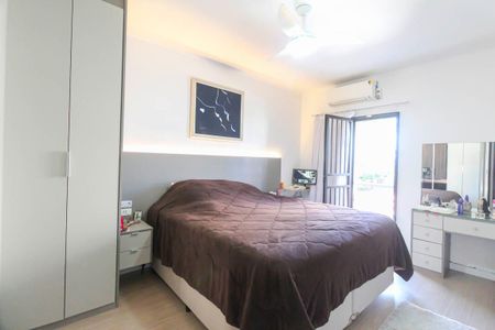 Casa à venda com 270m², 3 quartos e 4 vagas Casa à venda com 270m², 3 quartos e 4 vagasSuite
