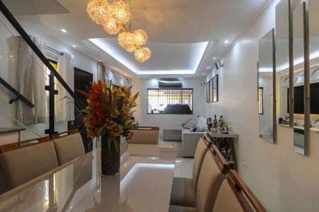 Casa à venda com 270m², 3 quartos e 4 vagas Casa à venda com 270m², 3 quartos e 4 vagasSala