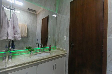 Casa à venda com 270m², 3 quartos e 4 vagas Casa à venda com 270m², 3 quartos e 4 vagasBanheiro