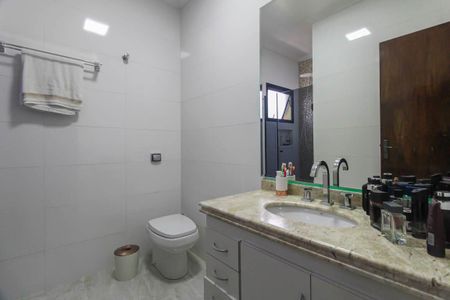 Casa à venda com 270m², 3 quartos e 4 vagas Casa à venda com 270m², 3 quartos e 4 vagasBanheiro da Suíte