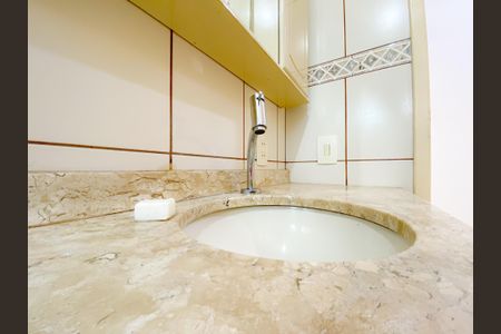 Apartamento à venda com 82m², 4 quartos e 2 vagasBanheiro 1