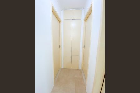 Apartamento à venda com 82m², 4 quartos e 2 vagasCorredor