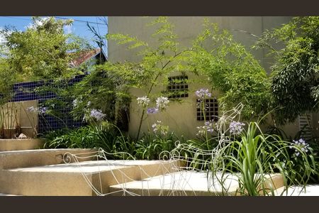 Casa para alugar com 800m², 4 quartos e 6 vagas Casa para alugar com 800m², 4 quartos e 6 vagasÁrea externa